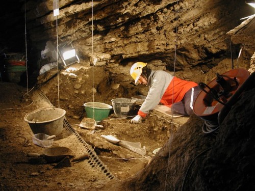 Scavo nella Caverna Generosa (Grotta dell'Orso) - Monte Generoso (CO)