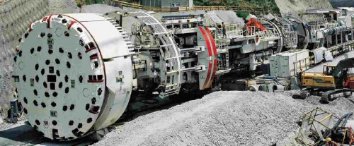 Una TBM prima di iniziare lo scavo (tratta da http://www.tunnelseis.de/tunnelling.html)